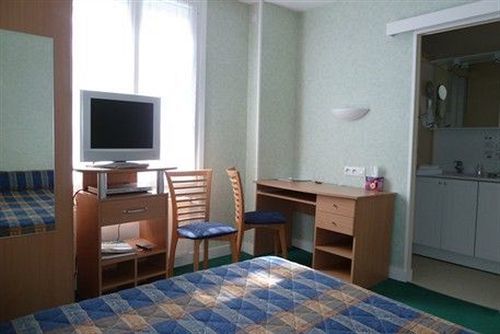 Logis Hotel Restaurant Du Commerce Pont-d'Ouilly Ngoại thất bức ảnh